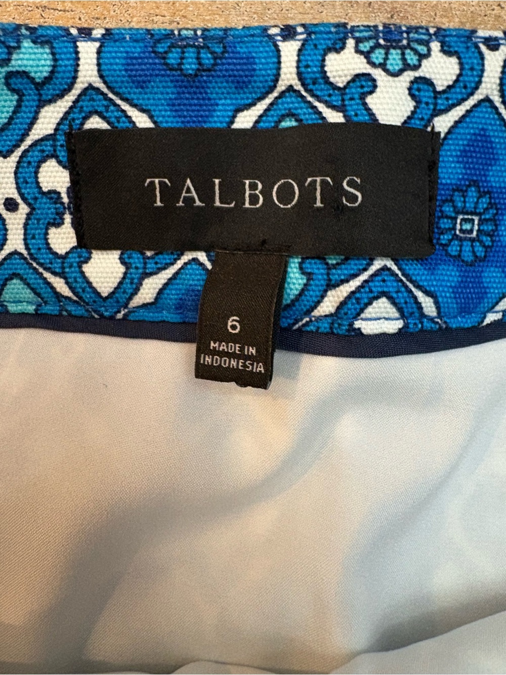 Talbots Blue Medallion Print Cotton Blend Mini Skirt Size 6 Side Zip Lined - Picture 4 of 6